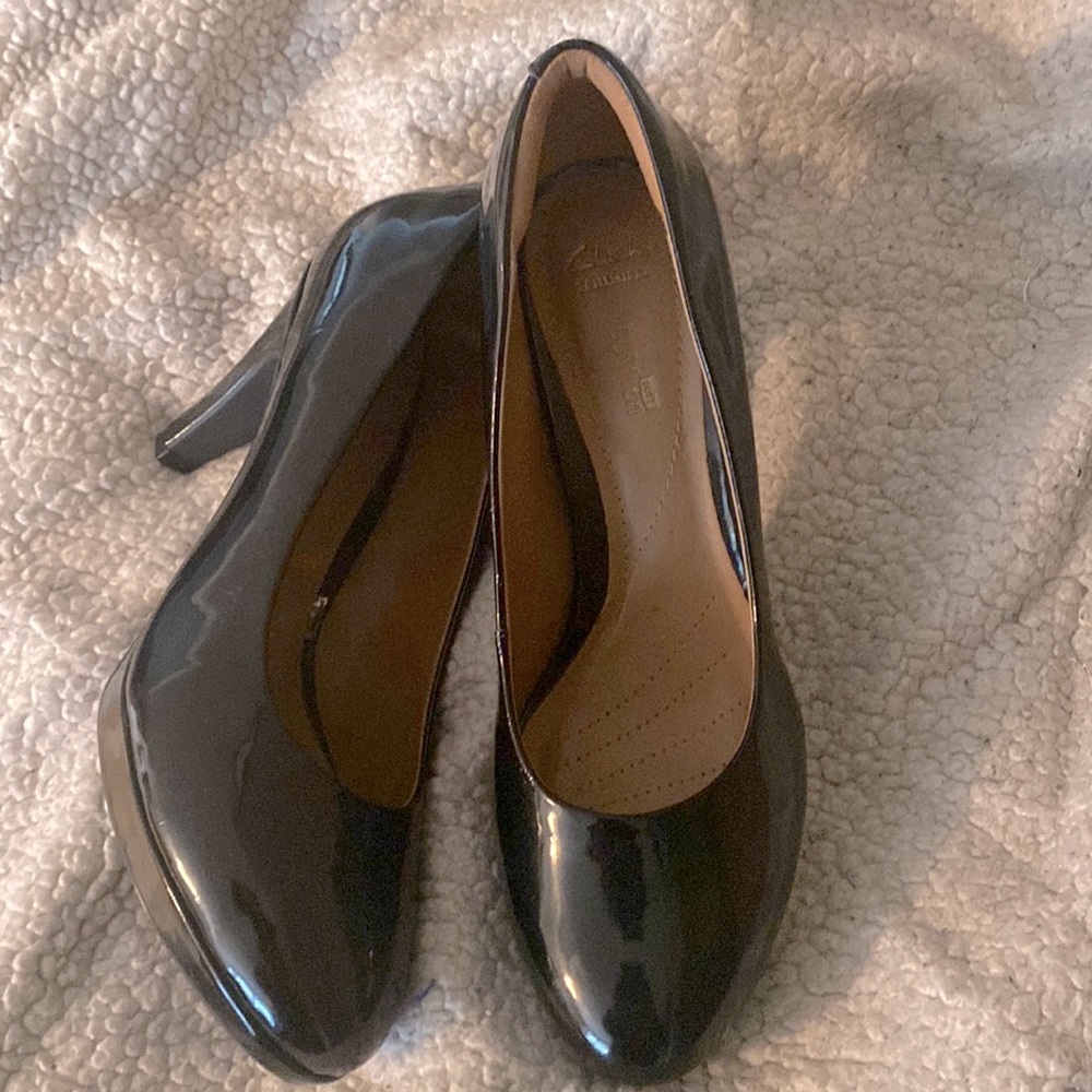 Clarks Collection - Soft Cushion -Black patent leather heels
